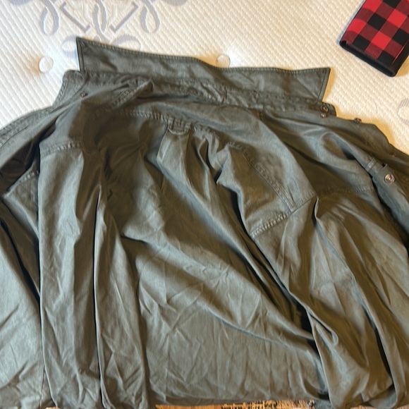 Orvis, made in Hong Kong, almost like a safari style type of shirt - Picture 2 of 2